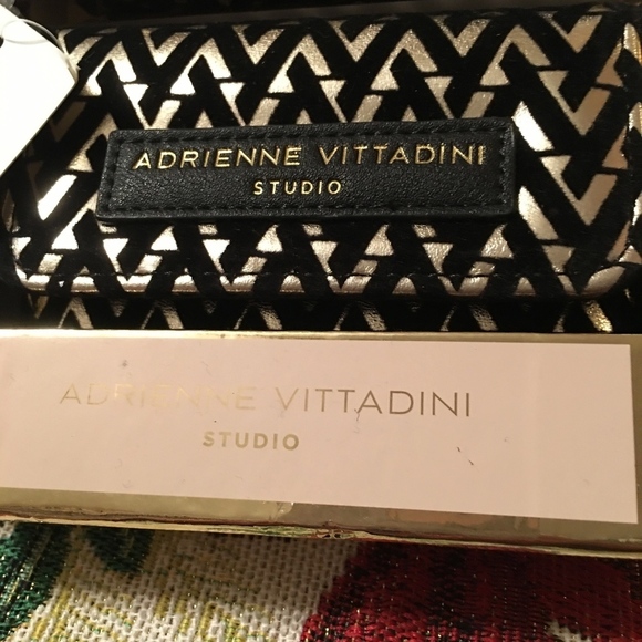 Adrienne Vittadini Coin Purse RFID - Picture 1 of 4